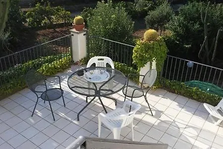 尤润罗绿色套房住宿加早餐旅馆 招待所 贝尔韦代雷